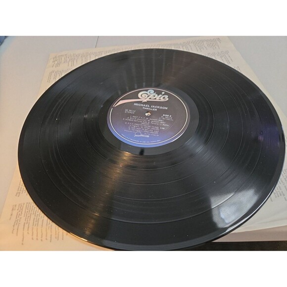 MICHAEL JACKSON THRILLER 1st PRESSING RARE COVER ERROR VINYL RECORD QE 38112 - Picture 10 of 11